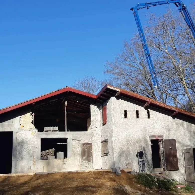 Ferme basque avant rénovation, murs et toiture d’origine